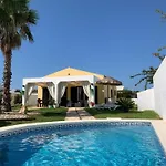 Con Piscina En Menorca بيت للعطل *