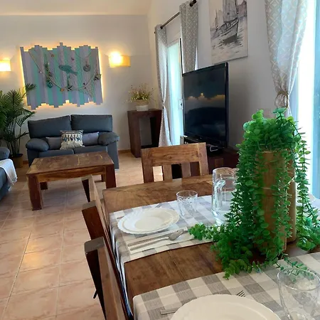 Con Piscina En Menorca بيت للعطل *